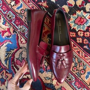 Ecco Tasseled Pointed Toe Loafers 41 NWOT